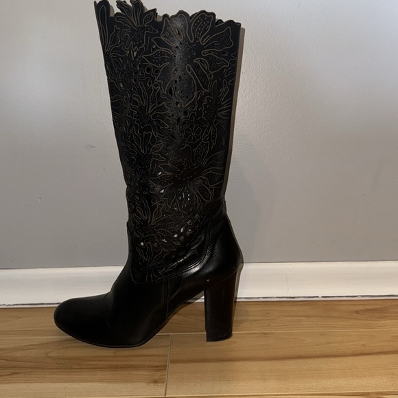 Black Boots - Picture 2 of 3